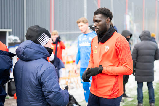 Helsingborgs Demba N'diaye och manager Stevie Grieve