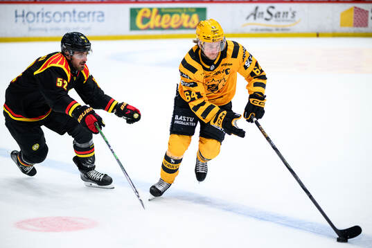Brynäs Jack Kopacka och Skellefteås Jonathan Pudas