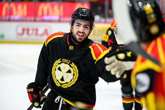 Brynäs Bobby Trivigno jublar