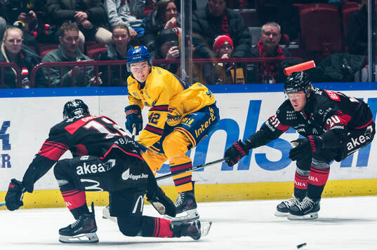 Malmö Redhawks Linus Öberg och  Thomas Berg Paulsen mot