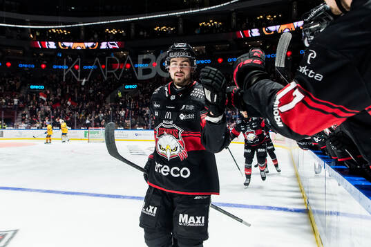 Malmö Redhawks Seth Barton jublar