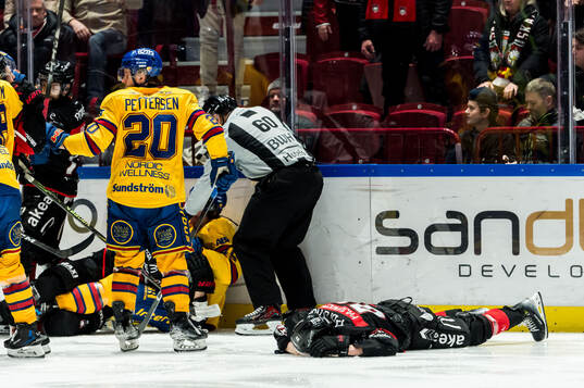 Malmö Redhawks Lauri Pajuniemi har ont