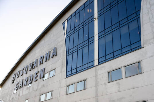 Exteriör vy av Husqvarna Garden ishockeymatchen i SHL