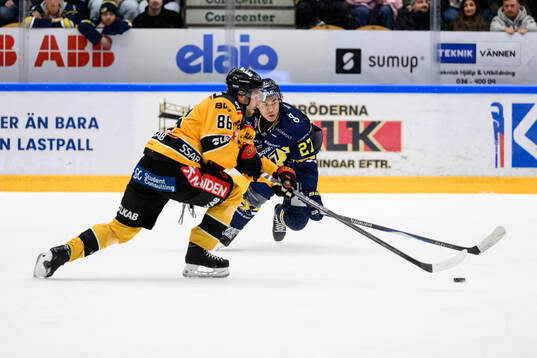 HV71s Jonathan Ang och Luleås Mathias Bromé