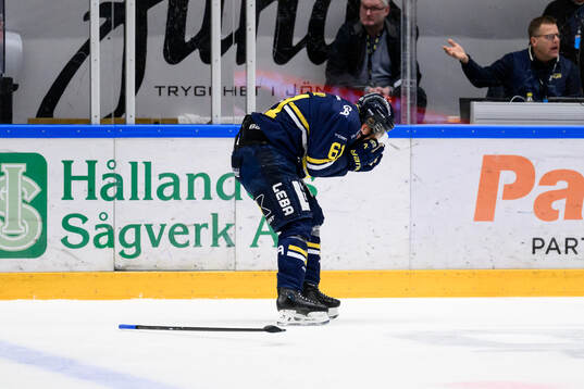 HV71s Axel Rindell har ont