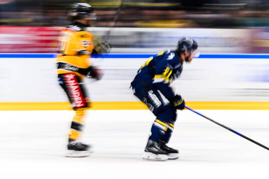 Luleås Brendan Shinnimin och HV71s Mattias Tedenby