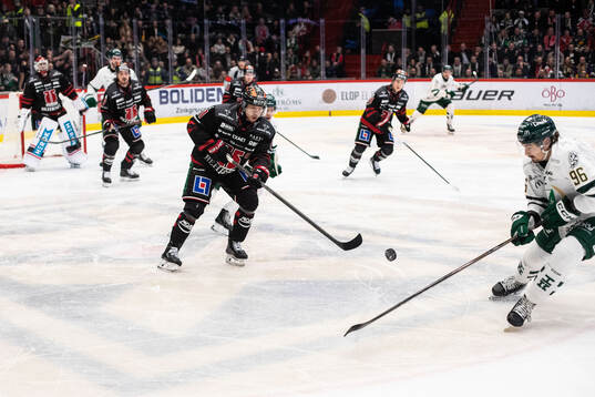 Örebros Kalle Kossila och Färjestads David Tomasek