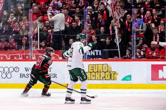 Färjestads Filip Roos jublar