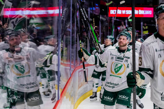 Färjestads Axel Bergkvist jublar