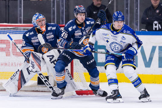 Växjös målvakt Ludvig Persson och Leo Sahlin Wallenius