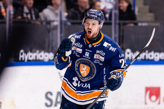 Växjös Lucas Elvenes jublar