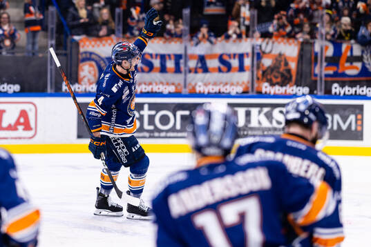 Växjös Keegan Lowe jublar