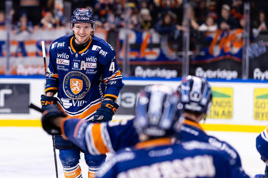 Växjös Keegan Lowe jublar