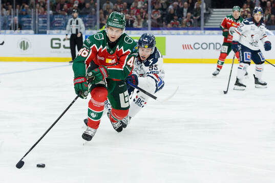 Frölundas Dominik Egli och Linköpings Oliver Johansson