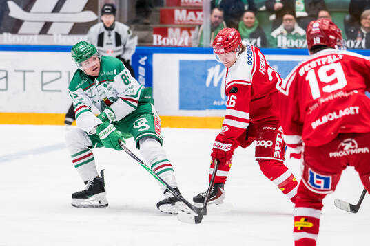 Rögles Karson Kuhlman och Timrås Anton Heikkinen