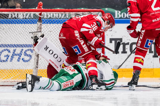 Timrås målvakt Tim Juel och Alfons Freij och Rögles Mark