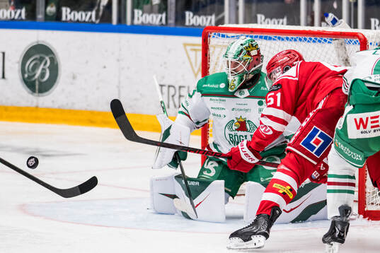 Rögles målvakt Christoffer Rifalk och Timrås Anton Lander