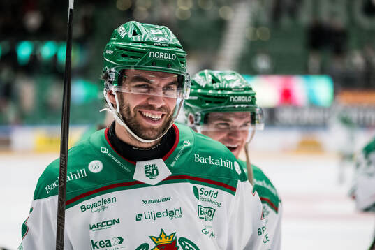Rögles Josh Dickinson  jublar