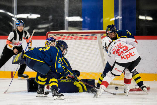 Alina Müller of Switzerland scores the 1-0 goal in a