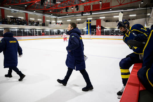 Head coach Ulf Lundberg of Sweden in a women's