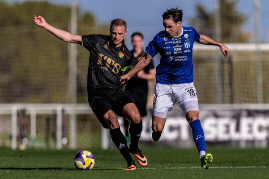 Gustav Lundgren of GAIS and Ousamma Ali of Klaksvik