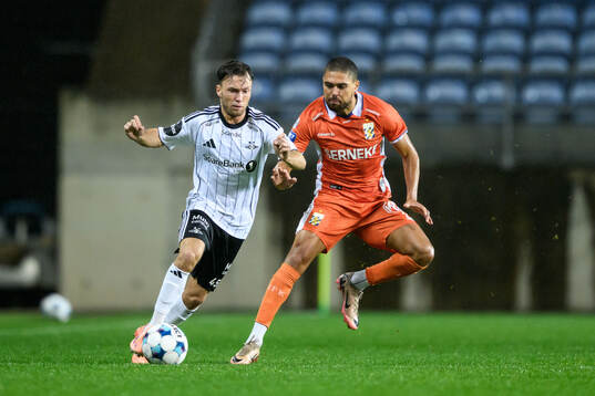 Jesper Reitan-Sunde of Rosenborg and Thomas Santos of IFK