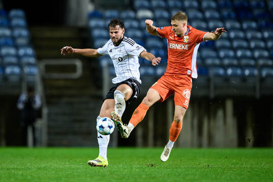 Amin Chiakha of Rosenborg and David Kruse of IFK Göteborg