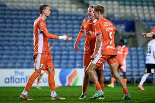 Max Fenger of IFK Göteborg celebrates with Vilmer Tyrén