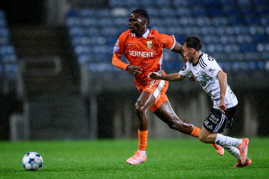 Rockson Yeboah of IFK Göteborg and Jesper Reitan-Sunde of