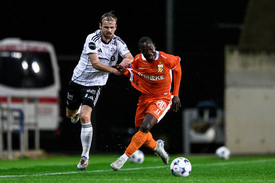Iver Fossum of Rosenborg and Saidou Alioum Moubarak of IFK