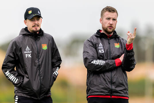 Fysioterapeut Felix Karlsson och assisterande tränare