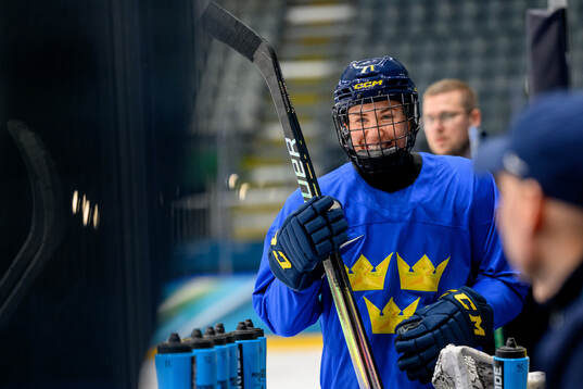Anna Kjellbin of Sweden at a ice hockey practice session