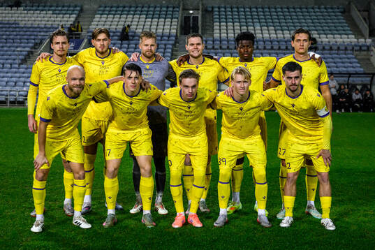 The starting eleven of Mjällby pose for a photo