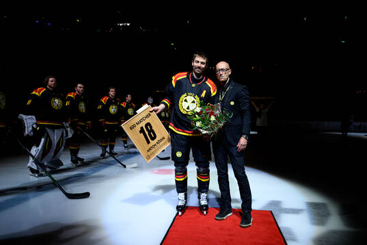 Brynäs Anton Rödin uppmärksammas för 600 matcher av