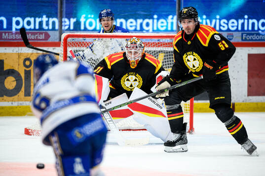 Brynäs målvakt Erik Källgren och Luke Witkowski