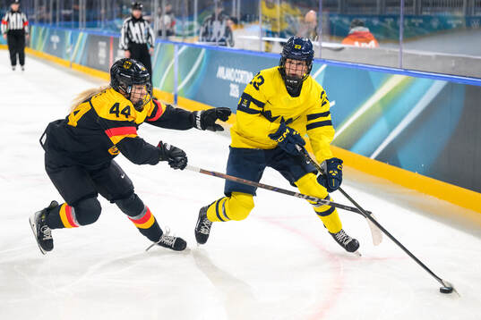 Hanna Hoppe of Germany and Thea Johansson of Sweden in the
