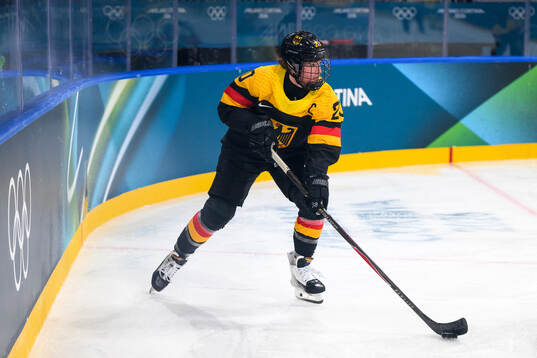 Daria Gleissner of Germany in the women's ice hockey game