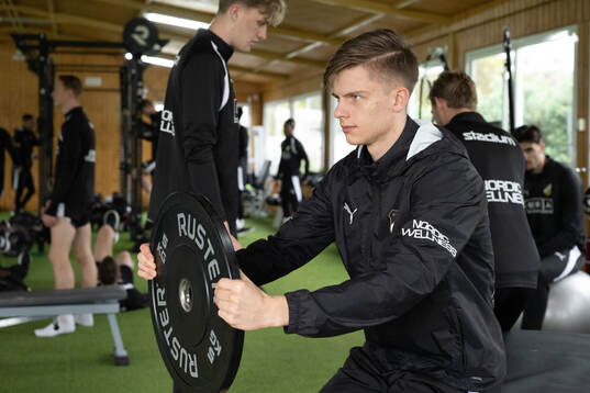 Adrian Svanbäck i gymmet