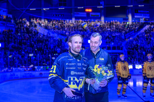 HV71s Mattias Tedenby uppmärksammas för 600 matcher
