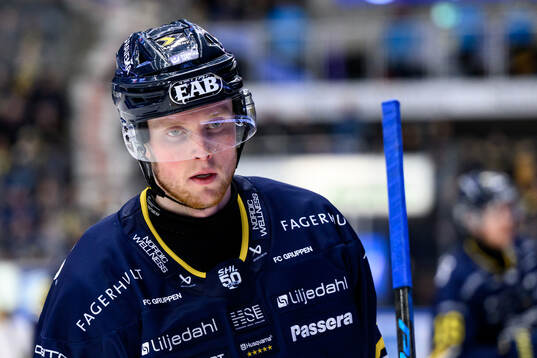 HV71s Oskar Stål-Lyrenäs deppar
