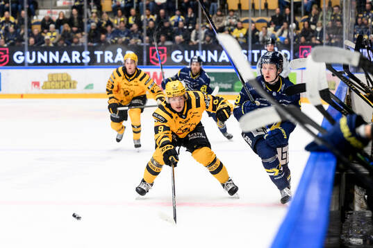 Skellefteås Victor Stjernborg och HV71s Hugo Pettersson