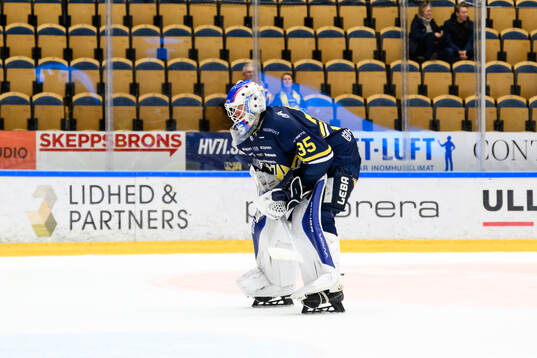 HV71s målvakt Olof Glifford deppar