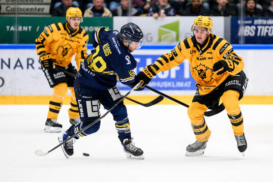 HV71s Justin Glenn Kloos och Skellefteås Pontus Johansson