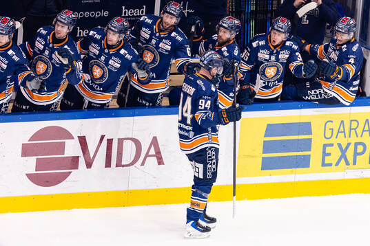 Växjös Joel Persson jublar