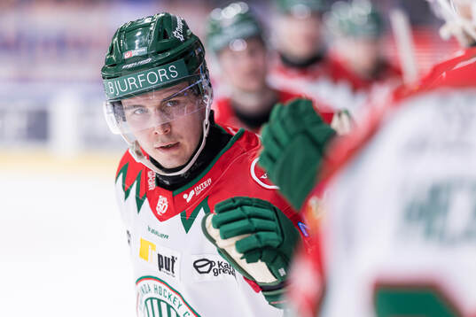 Frölundas Jere Innala jublar
