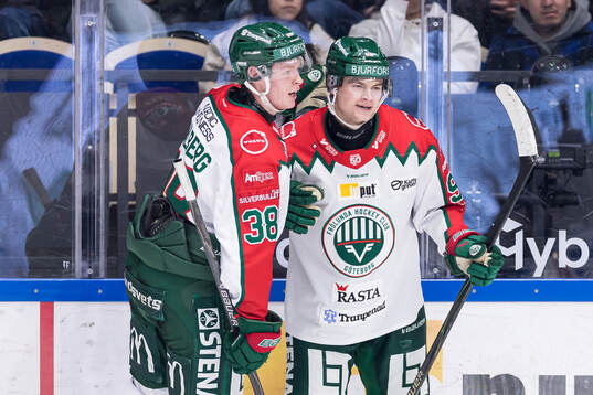 Frölundas Oskar Wahlberg och Filip Cederqvist jublar