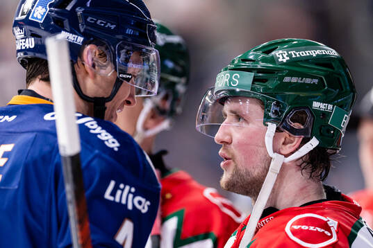 Irriterat mellan Växjös Keegan Lowe och Frölundas Linus