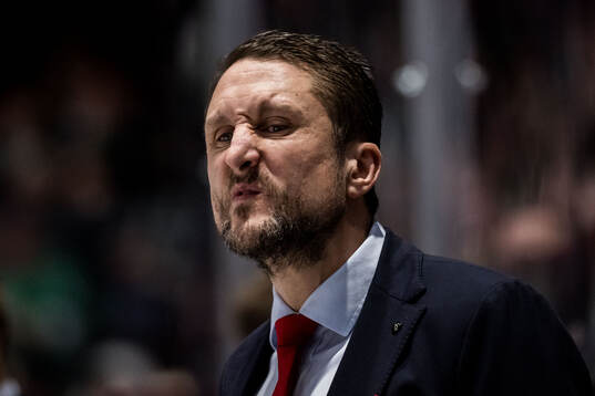 Malmö Redhawks tränare Tomas Kollar deppar