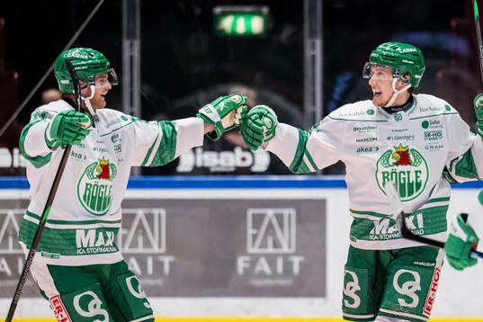 Rögles Calle Själin och Paul Ladue jublar