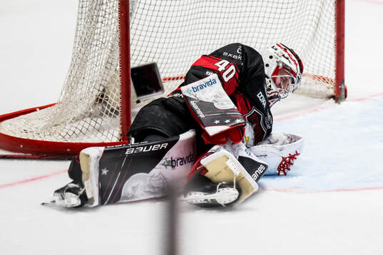 Malmö Redhawks målvakt Oskar Blomgren har ont
